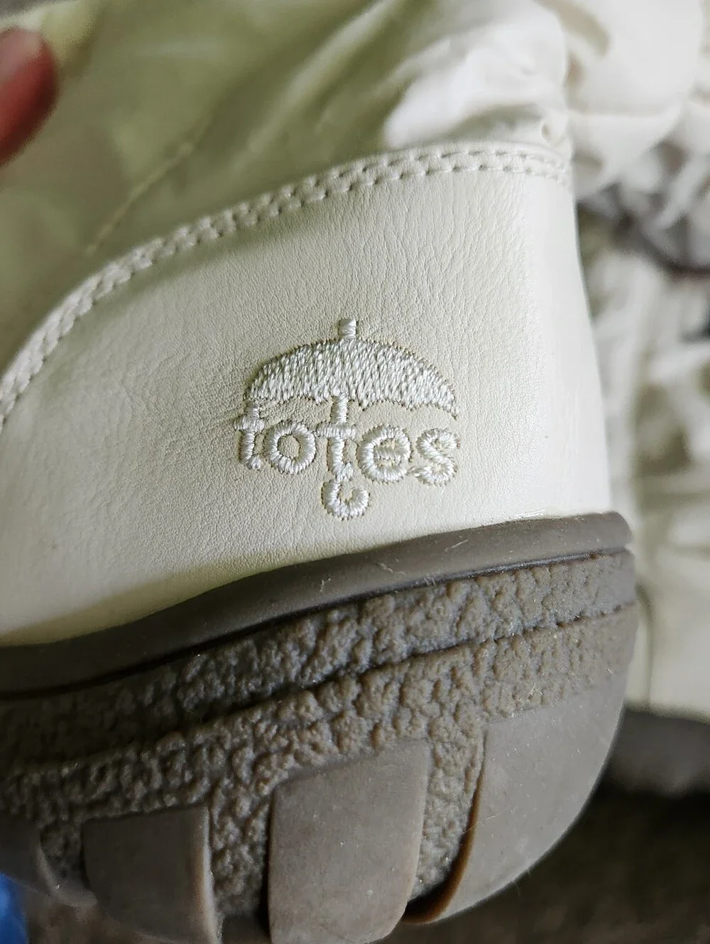 Totes Tracey III Women's Snow Boots Size 8M Double Buckle Zip Faux Fur Lining
